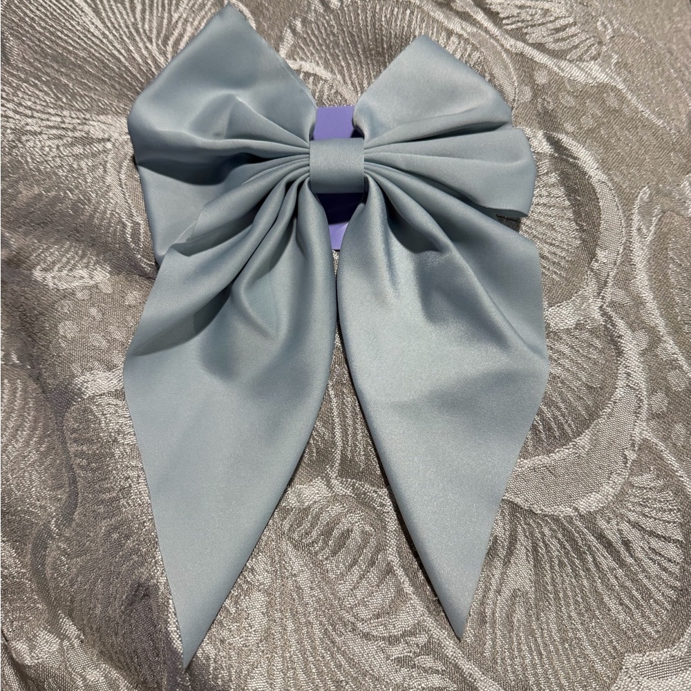 Claire's Stylish Baby Blue Bow Hair Clip